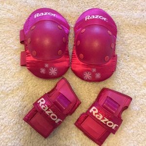 Knee & Arm PADS 😀.     Size small